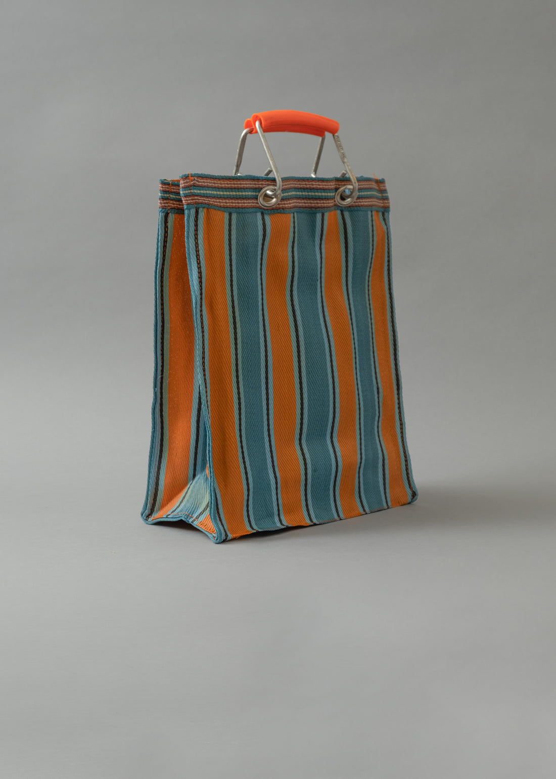 SAC TOTE RAYÉ - HAUT & FIN - BLEU & ORANGE - PLASTIQUE RECYCLÉ - PUEBCO