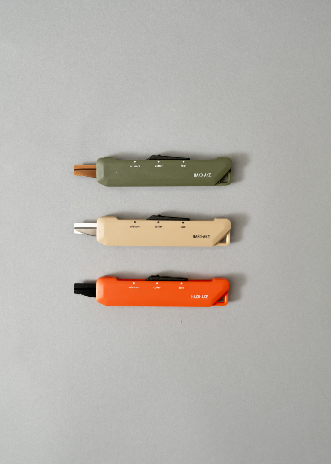 HAKOAKE - CUTTER / CISEAUX HYBRIDE 2 EN 1 - BEIGE - LAME "CLASSIQUE" - KOKUYO