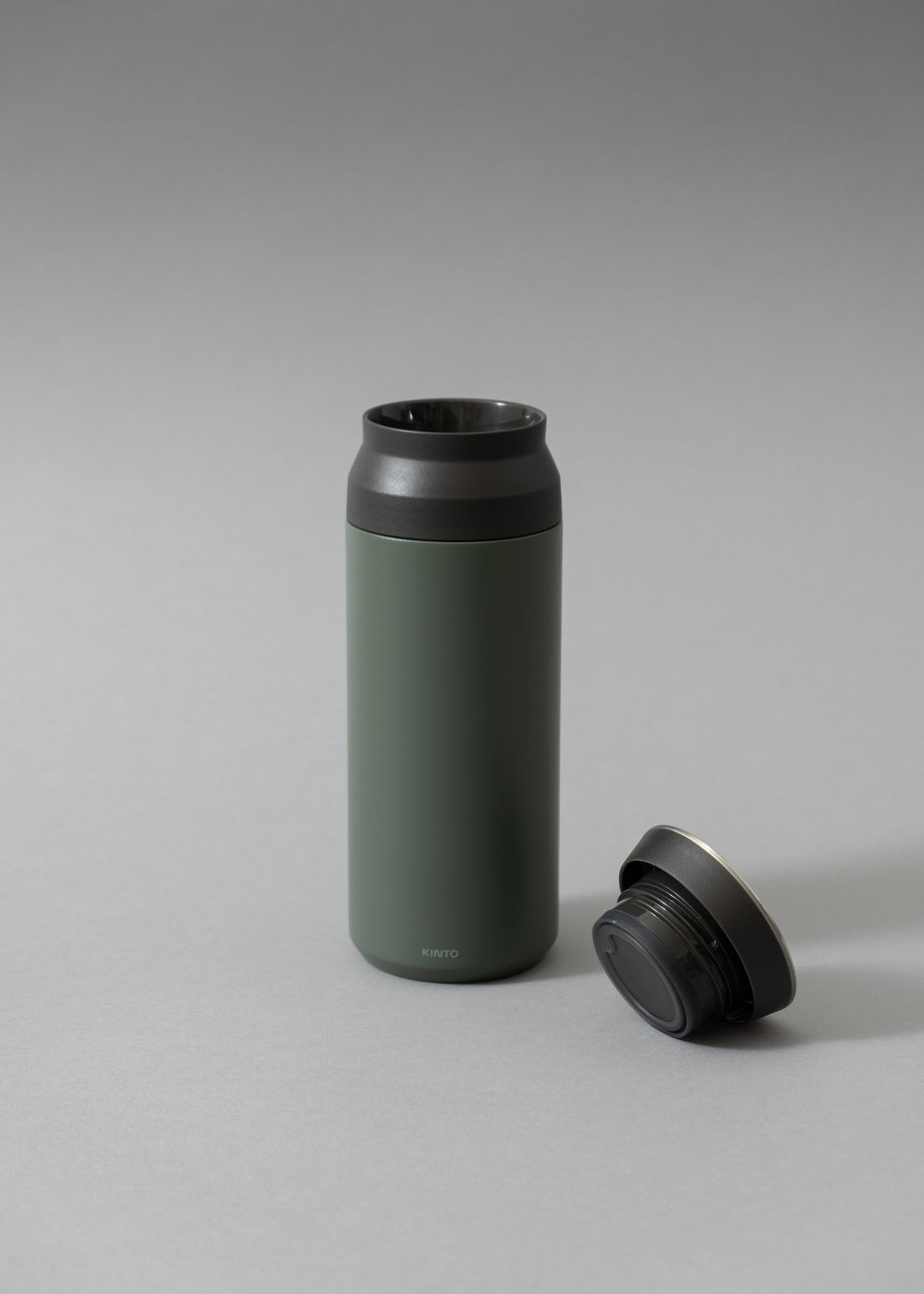 TRAVEL TUMBLER - GOURDE ISOTHERME - 500 ML - ASH GREEN - KINTO