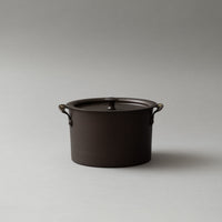 CASSEROLE AVEC COUVERCLE - "FER NOIR REPOUSSE" - ⌀ 18 CM - NETHERTON FOUNDRY